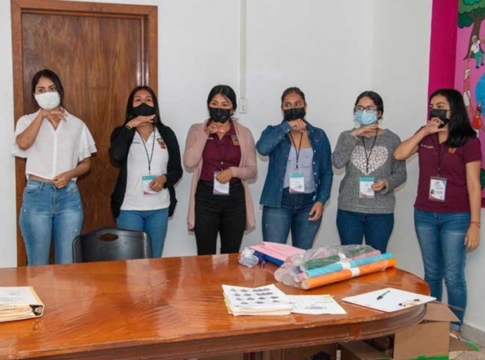 With Free Sign Language Workshops, DIF Vallarta Promotes Social Inclusion