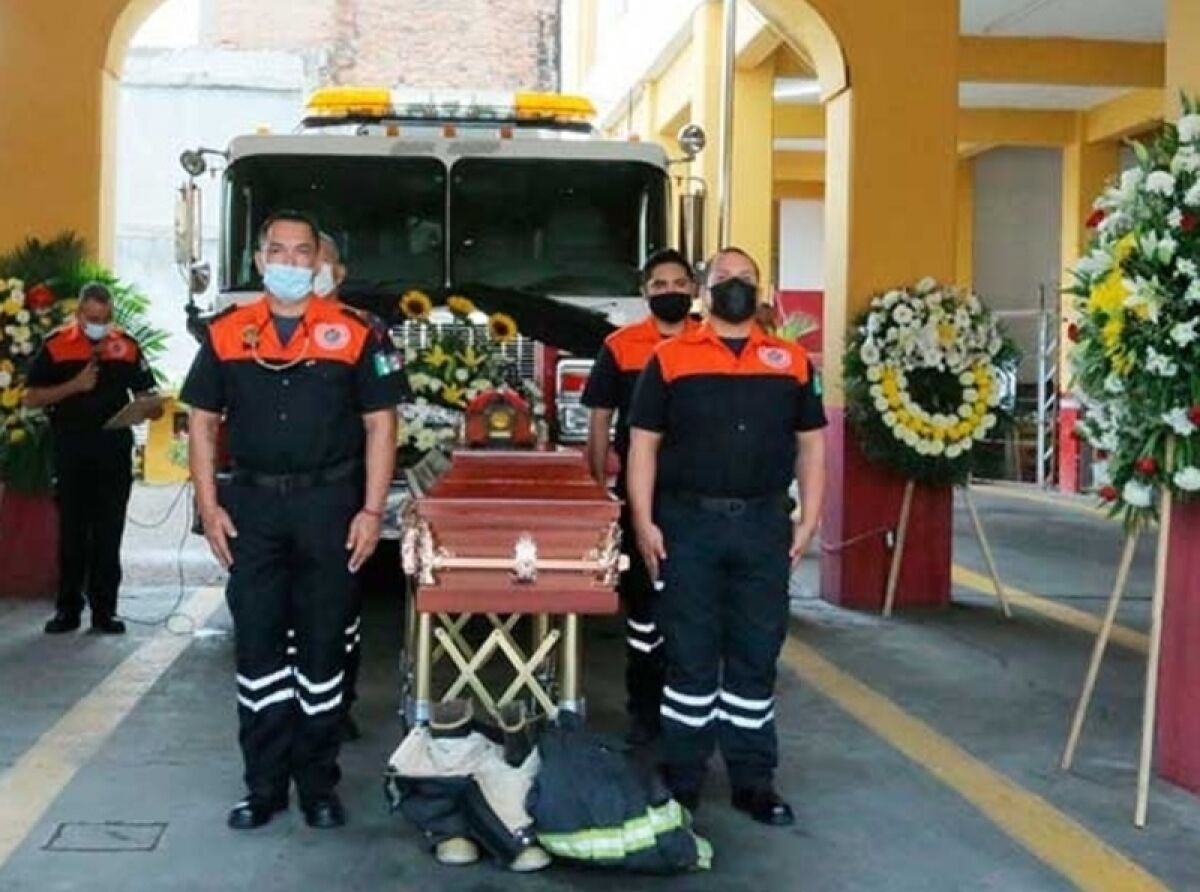 Puerto Vallarta Recognizes Firefighter Israel Pérez Salvatierra With Honor